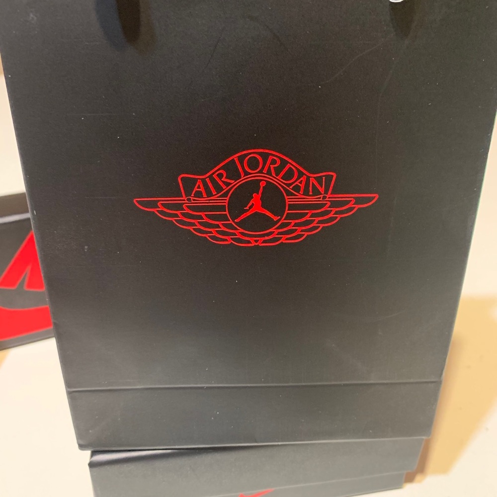 AirPod Case - Picture 8 of 8